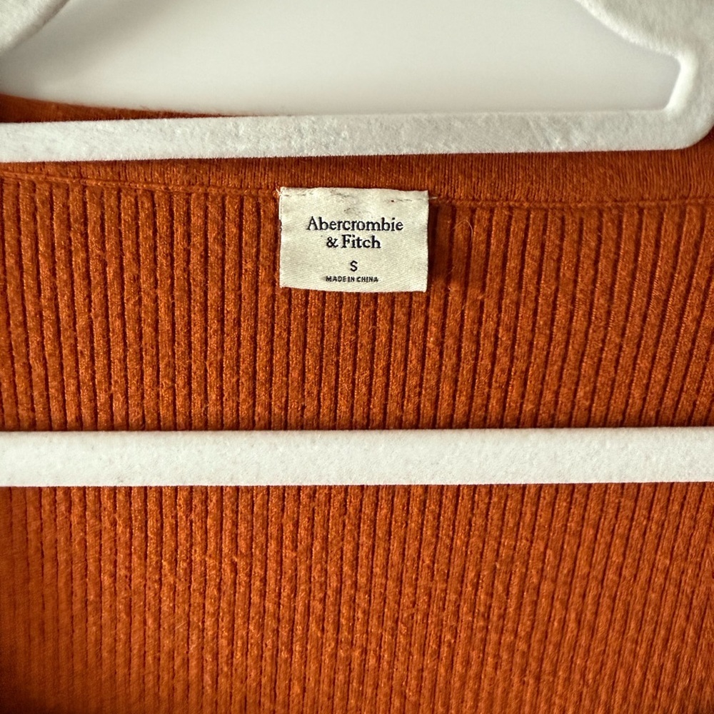 Abercrombie & Fitch Women’s Orange Button-Through Slim Sweetheart Sweater - Picture 6 of 11